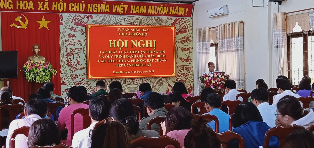 UBND thị xã Buôn Hồ Hội nghị tập huấn  Luật Tiếp cận thông tin và quy trình đánh giá, chấm điểm các tiêu chí xã, phường đạt chuẩn tiếp cận pháp luật